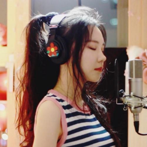 I just wanted to let you know that I can't post a new video tomorrow. I'm sorry for that?l'm working on my own album at the moment and l'm going to the UK this month. I can't wait to share my own album with you? see you next Friday?