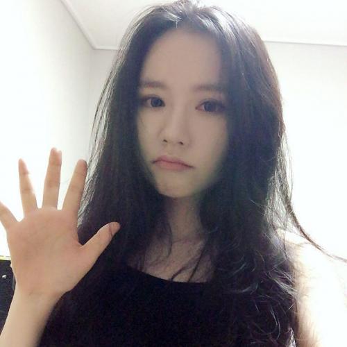 I can't post a new video today...? I'm gonna post a new video on YouTube tomorrow? 문제가 생겨서 오늘 비디오를 못 올릴 것 같아요ㅠㅠ 내일 꼭 업로드 할께요! 정말 미안해요..ㅠㅠ