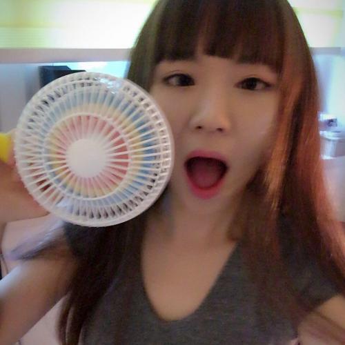 worked on a new video today but too #hot 너무 덥지요? #왜선풍기만보면 #입이저절로 #아아아아아