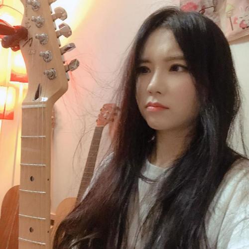 Chuseok is one of the biggest holidays in Korea? so there's no posting on YouTube today? See you next Friday? 많이먹어도 살 안찌구 쪼콤자도 숙면하는 명절보내소서☺️ #딩가딩가기타치기 #다음주에봐요