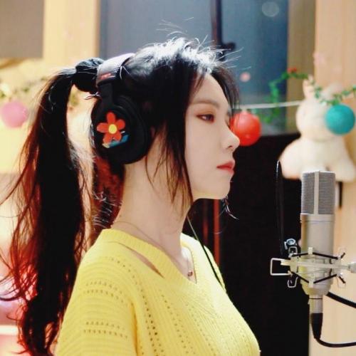 New video tomorrow❤️#whyaretherenoCassetteTape&FedoraEmoji ?