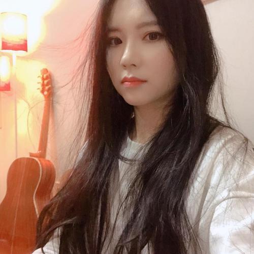 Chuseok is one of the biggest holidays in Korea? so there's no posting on YouTube today? See you next Friday? 많이먹어도 살 안찌구 쪼콤자도 숙면하는 명절보내소서☺️ #딩가딩가기타치기 #다음주에봐요